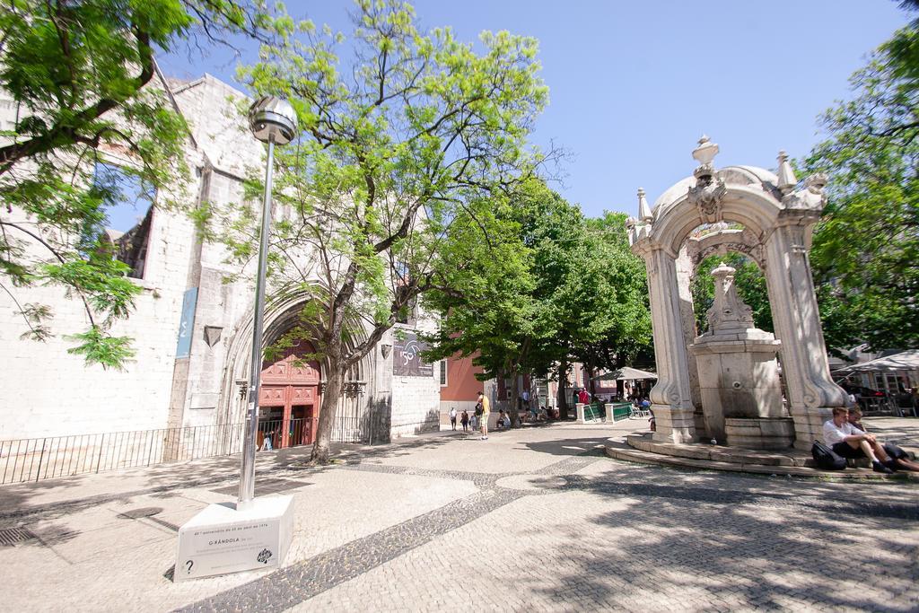 Loving Chiado Apartment Lisbon Luaran gambar